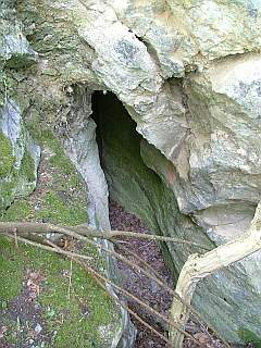 Opferhöhlen, Eingang Höhle 16